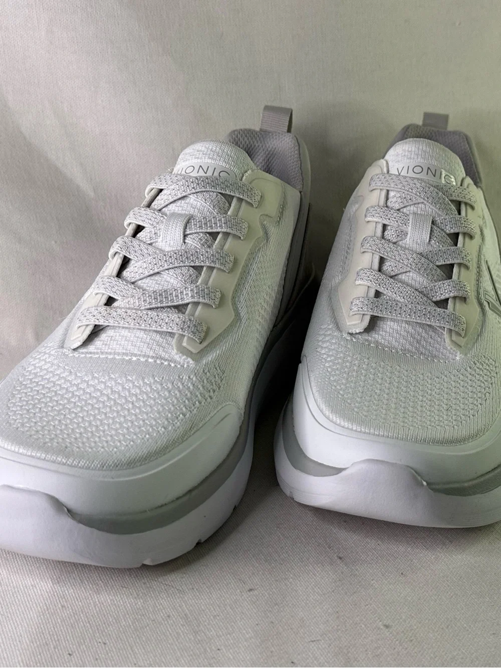 Vionic Lightweight Knit Sneaker in Light Gray W9.5 New